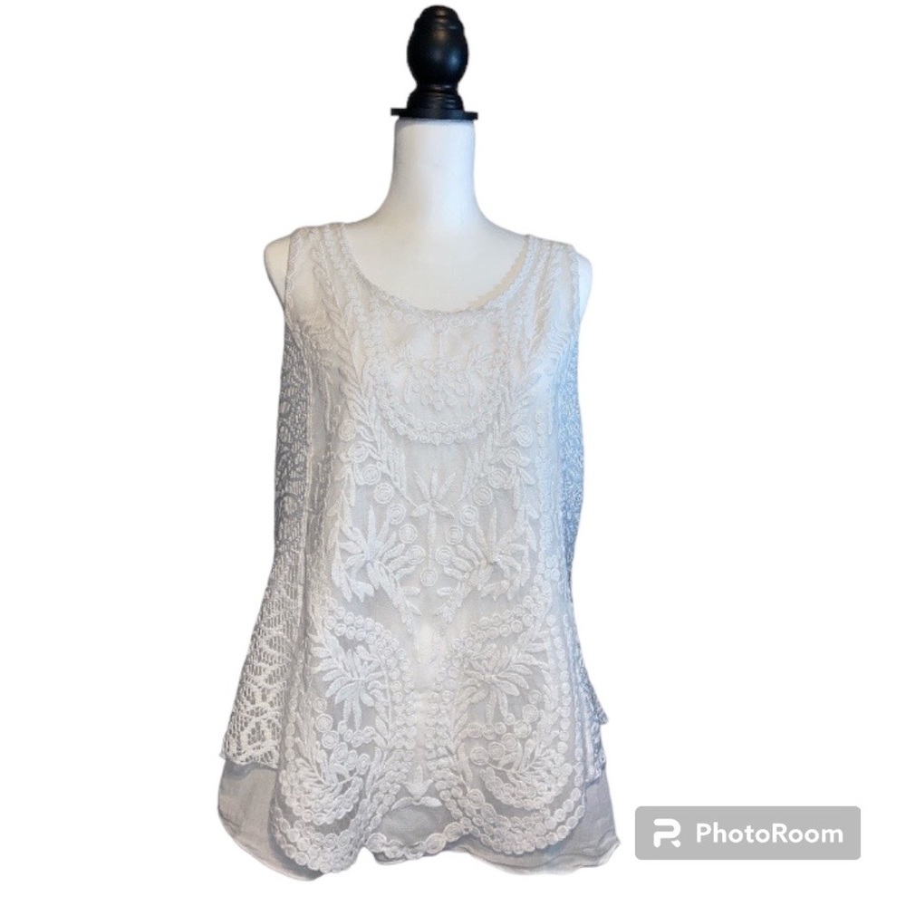 Valerie Stevens Crochet and Lace White Tank Size Medium‎
